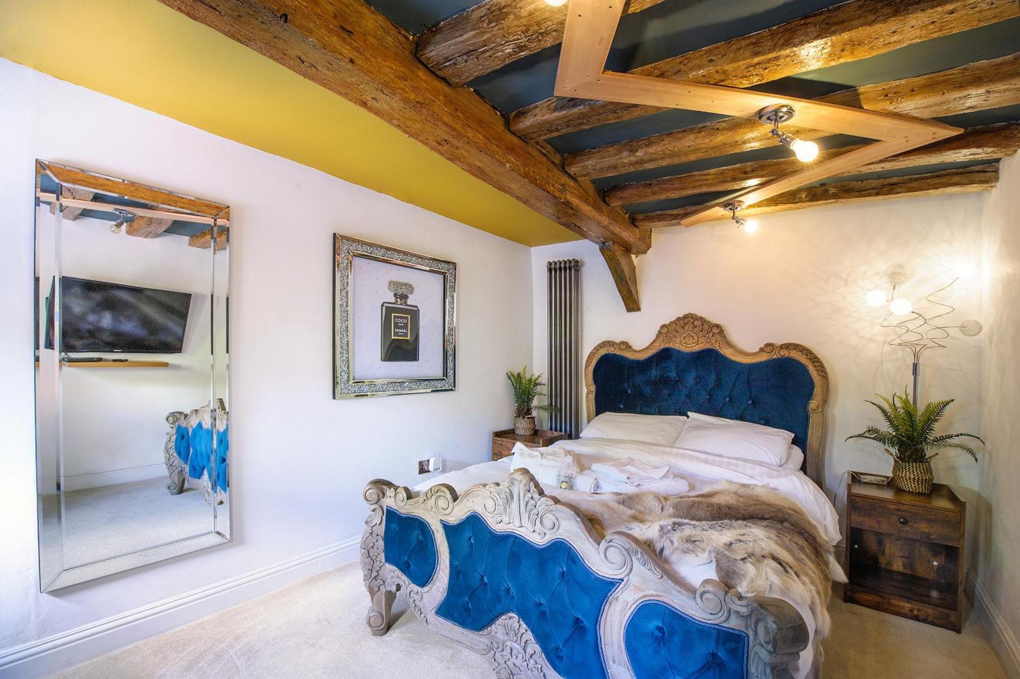 Huge Deluxe 600 Year Old Essex Manor, Hot Tub, Cinema Room, Sky Tv แซฟฟรอนวอลเดน ภายนอก รูปภาพ