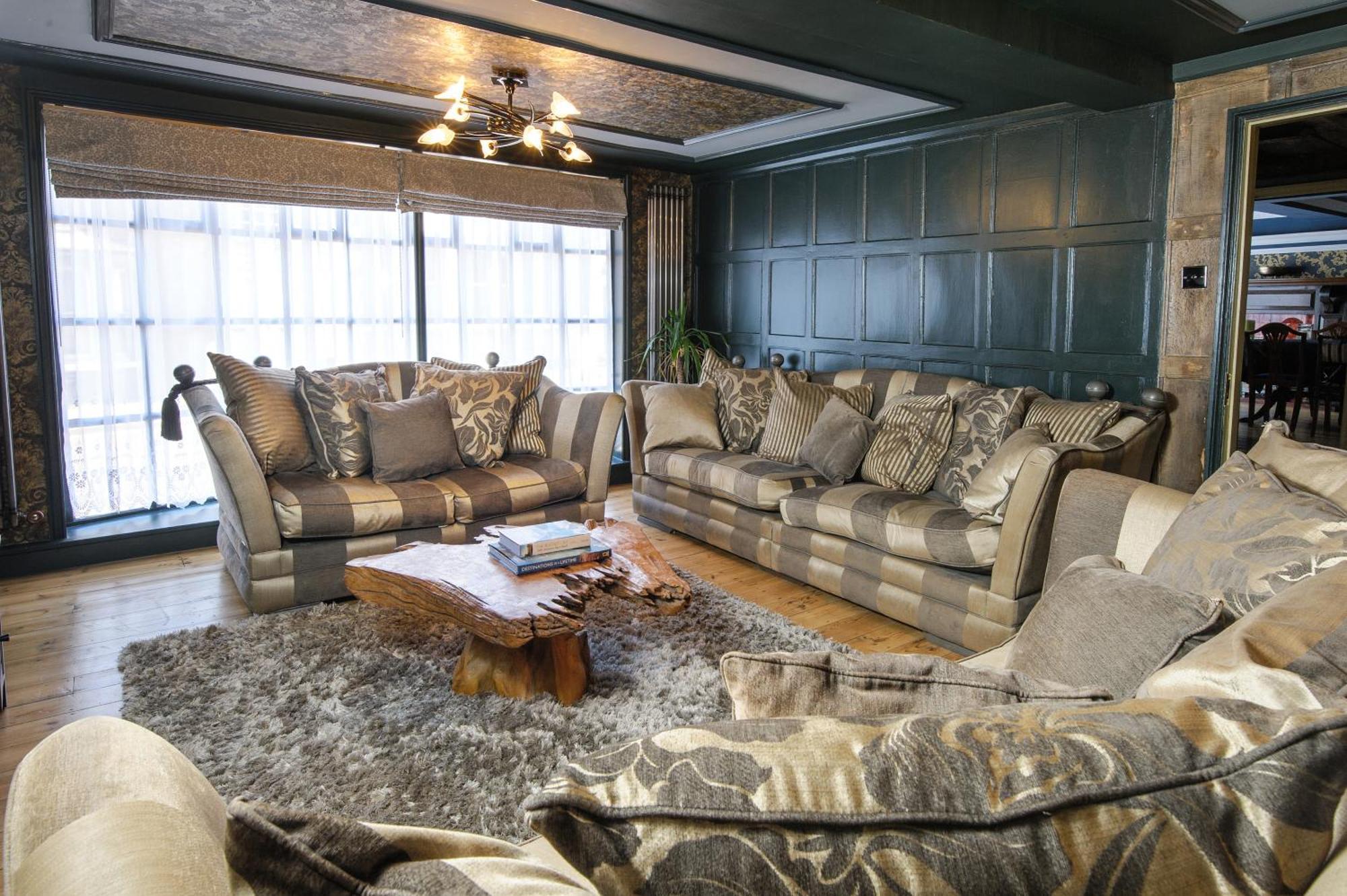 Huge Deluxe 600 Year Old Essex Manor, Hot Tub, Cinema Room, Sky Tv แซฟฟรอนวอลเดน ภายนอก รูปภาพ