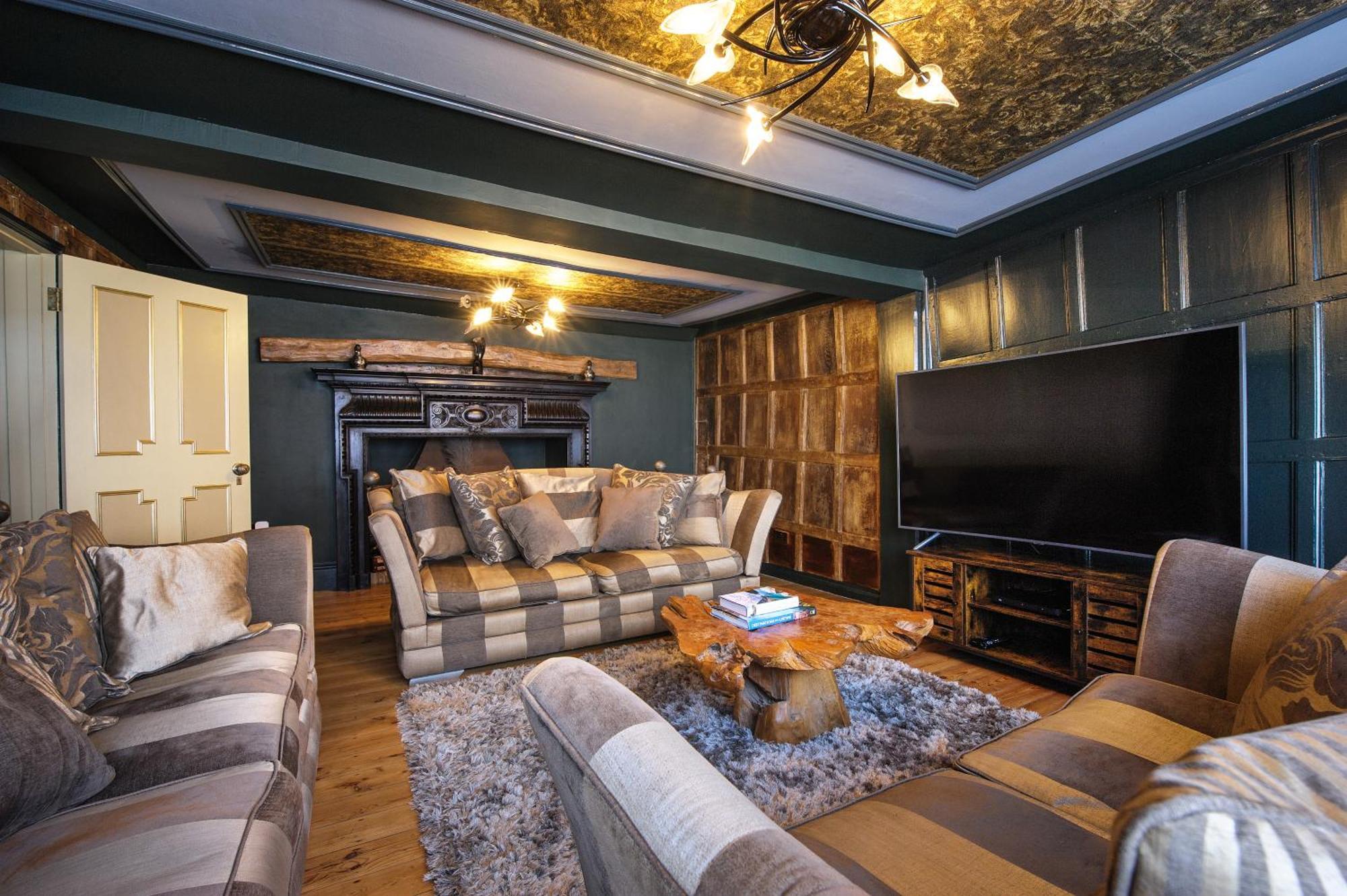 Huge Deluxe 600 Year Old Essex Manor, Hot Tub, Cinema Room, Sky Tv แซฟฟรอนวอลเดน ภายนอก รูปภาพ