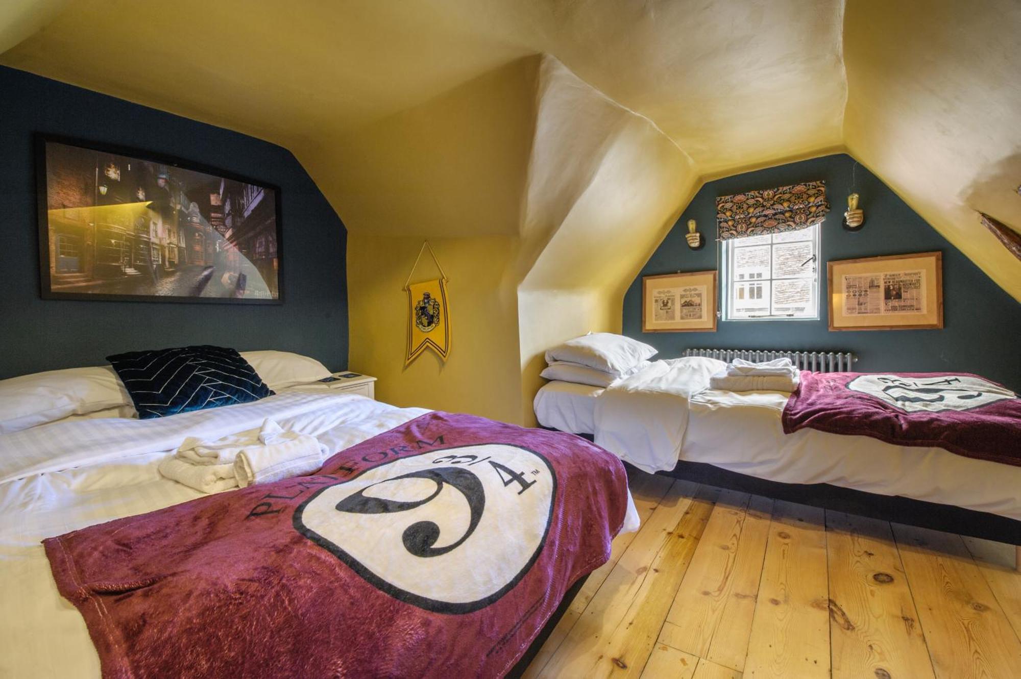 Huge Deluxe 600 Year Old Essex Manor, Hot Tub, Cinema Room, Sky Tv แซฟฟรอนวอลเดน ภายนอก รูปภาพ