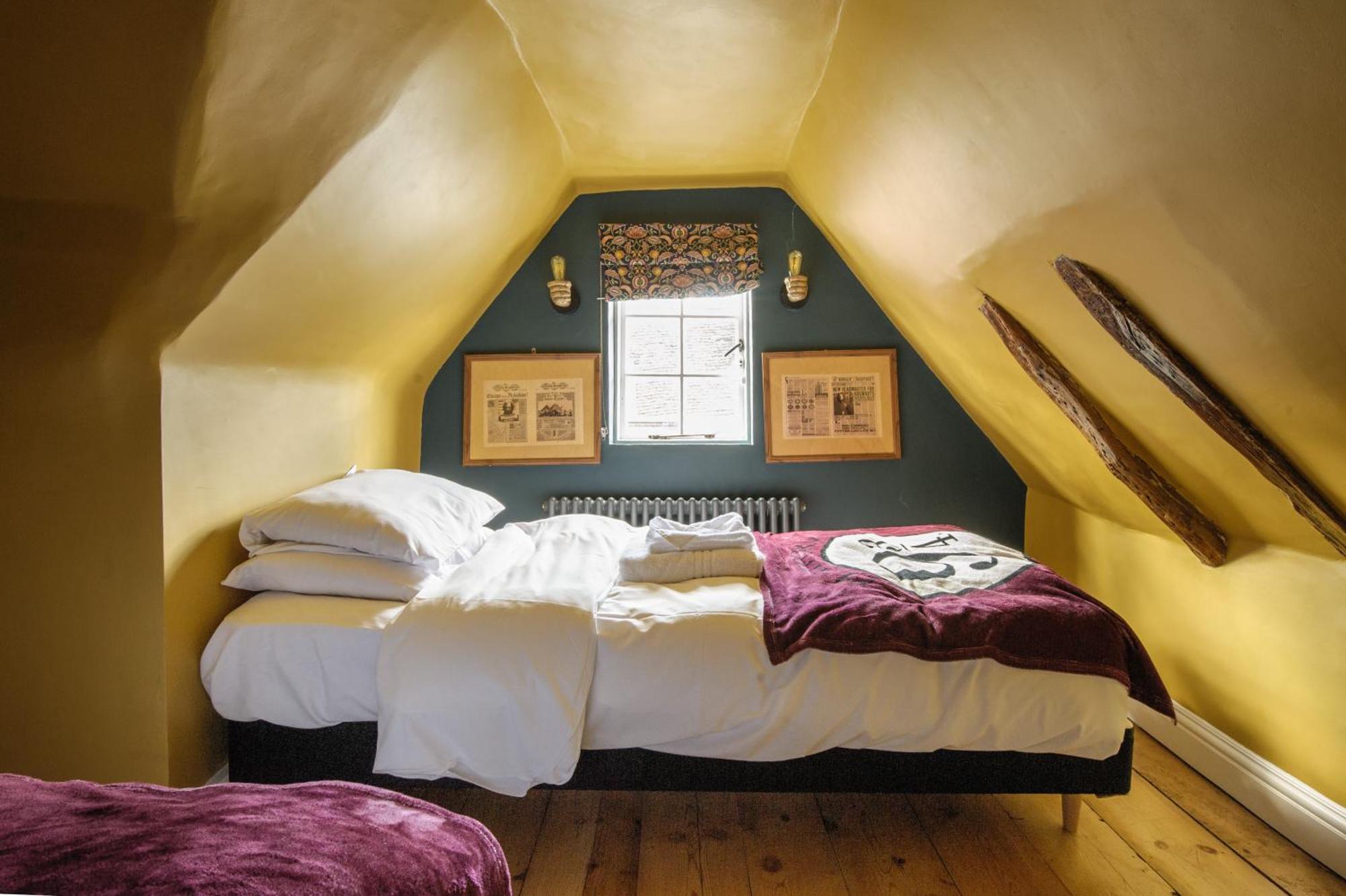 Huge Deluxe 600 Year Old Essex Manor, Hot Tub, Cinema Room, Sky Tv แซฟฟรอนวอลเดน ภายนอก รูปภาพ