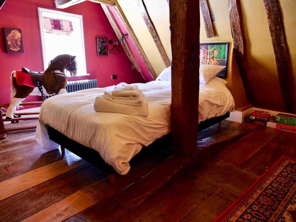 Huge Deluxe 600 Year Old Essex Manor, Hot Tub, Cinema Room, Sky Tv แซฟฟรอนวอลเดน ภายนอก รูปภาพ