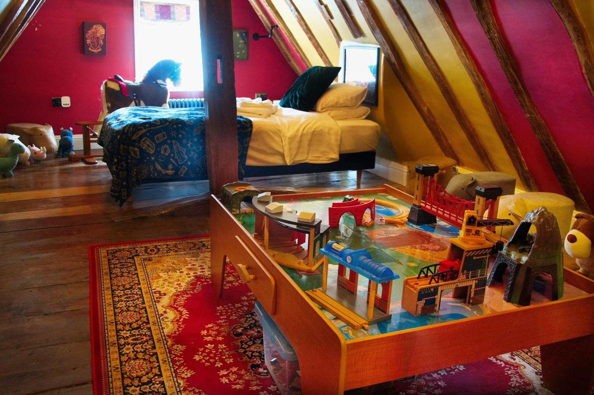 Huge Deluxe 600 Year Old Essex Manor, Hot Tub, Cinema Room, Sky Tv แซฟฟรอนวอลเดน ภายนอก รูปภาพ