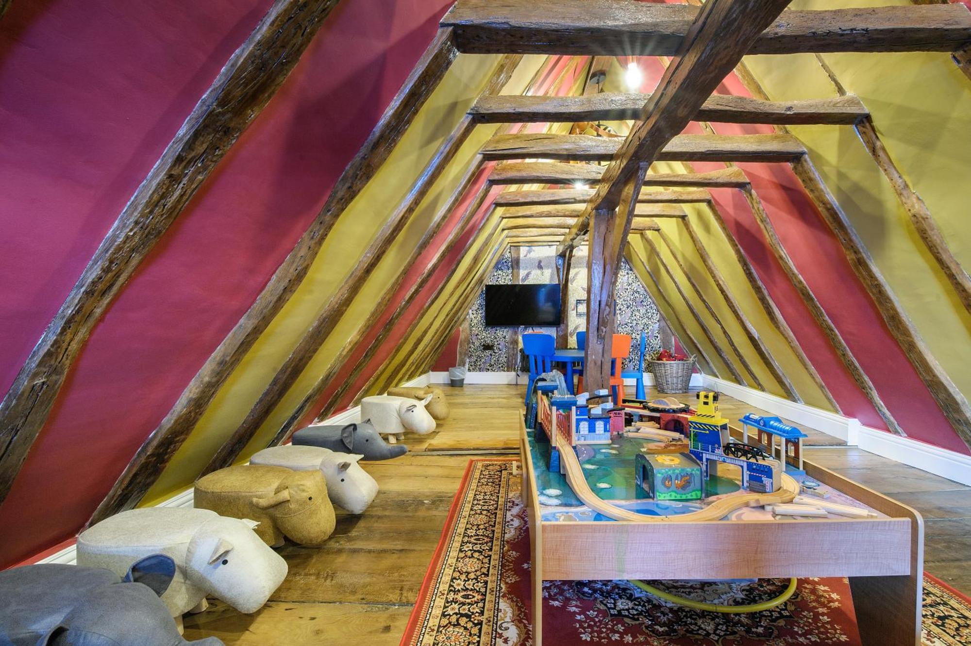 Huge Deluxe 600 Year Old Essex Manor, Hot Tub, Cinema Room, Sky Tv แซฟฟรอนวอลเดน ภายนอก รูปภาพ