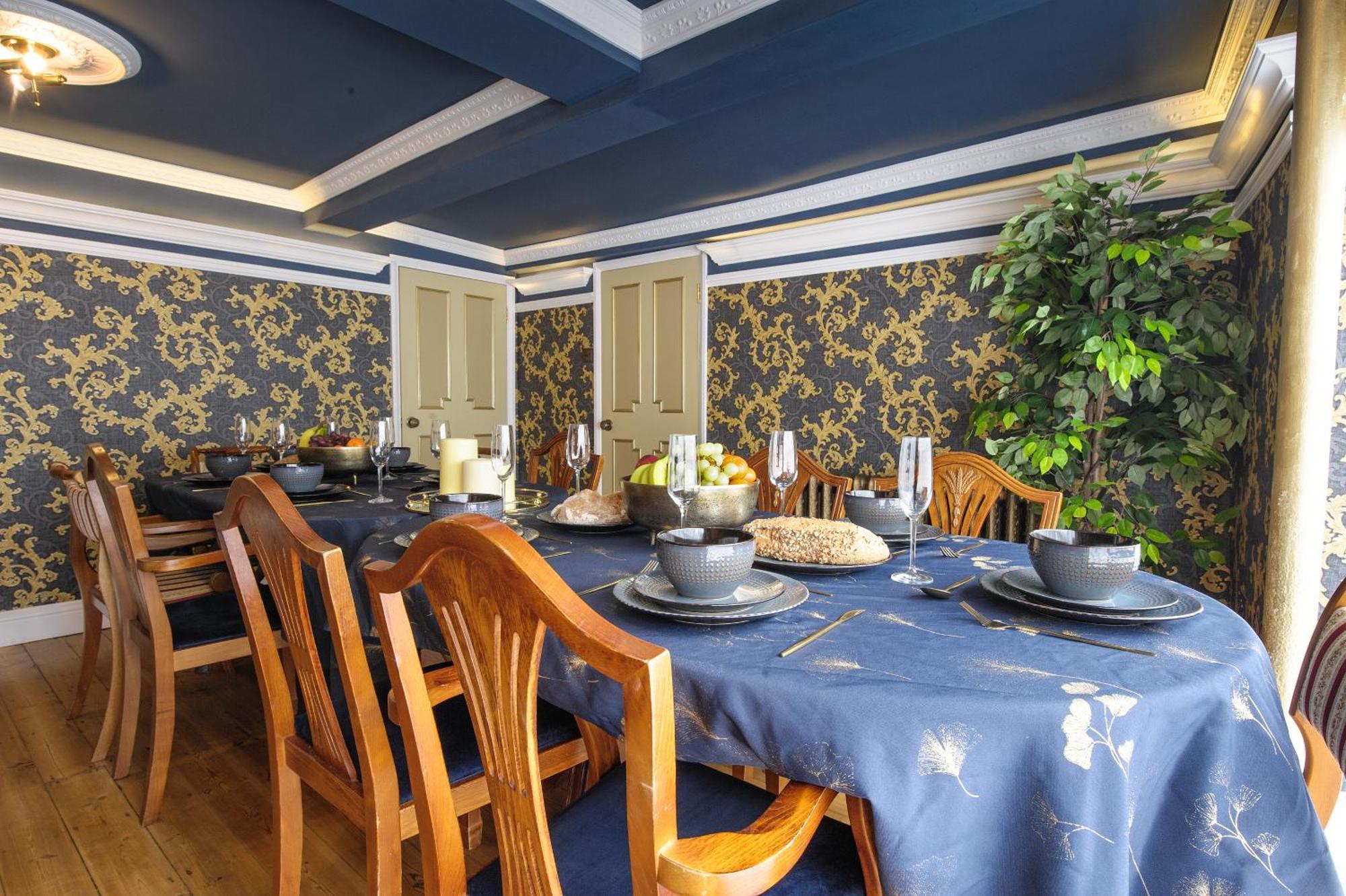 Huge Deluxe 600 Year Old Essex Manor, Hot Tub, Cinema Room, Sky Tv แซฟฟรอนวอลเดน ภายนอก รูปภาพ