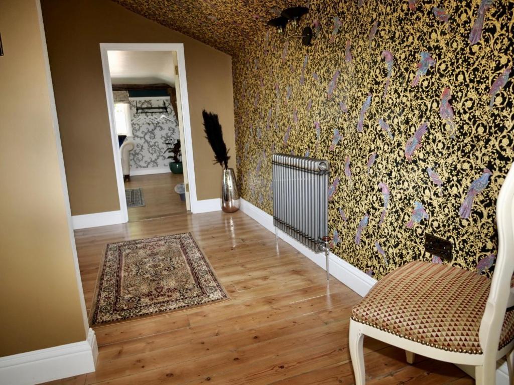 Huge Deluxe 600 Year Old Essex Manor, Hot Tub, Cinema Room, Sky Tv แซฟฟรอนวอลเดน ภายนอก รูปภาพ