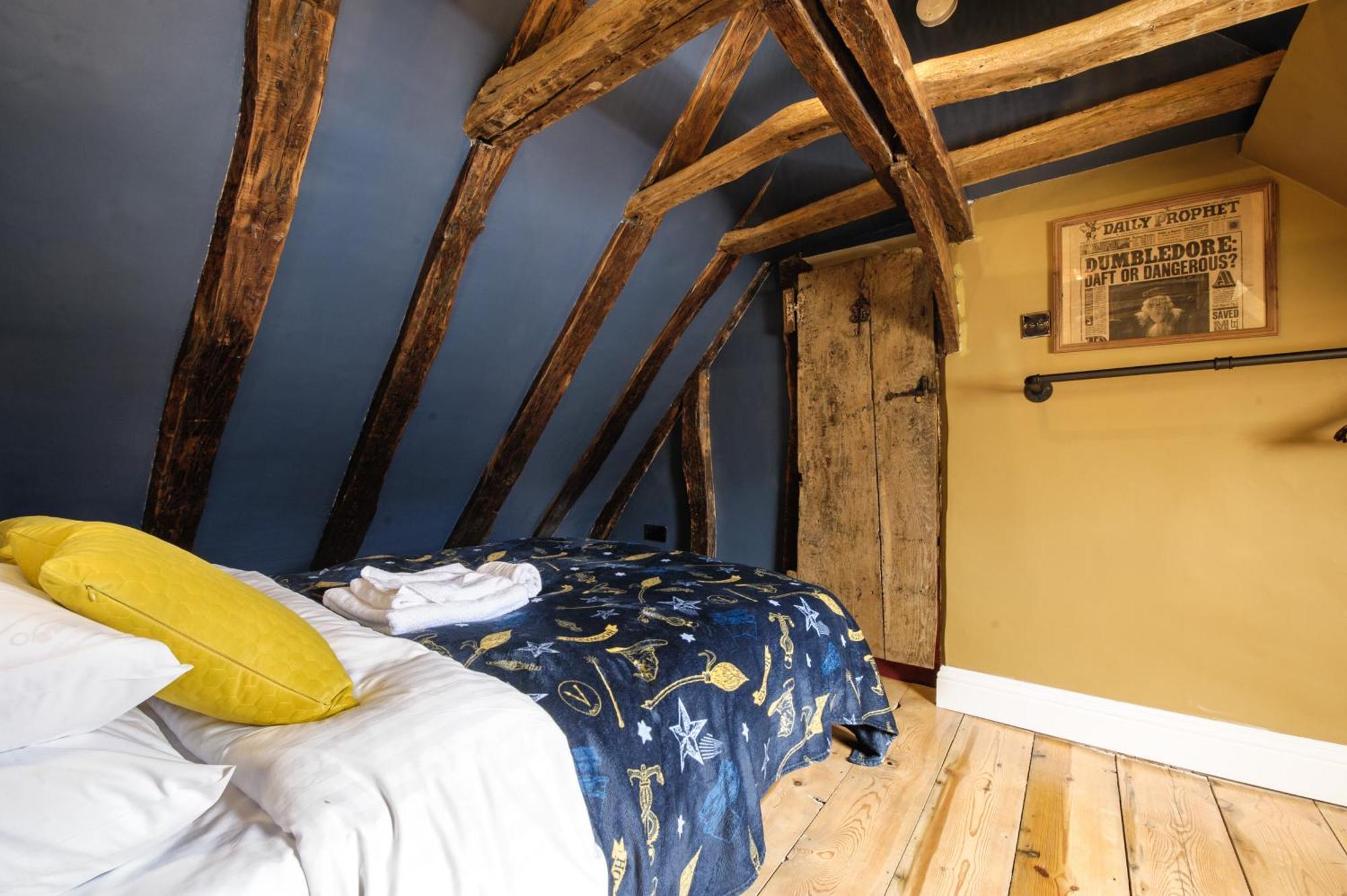 Huge Deluxe 600 Year Old Essex Manor, Hot Tub, Cinema Room, Sky Tv แซฟฟรอนวอลเดน ภายนอก รูปภาพ