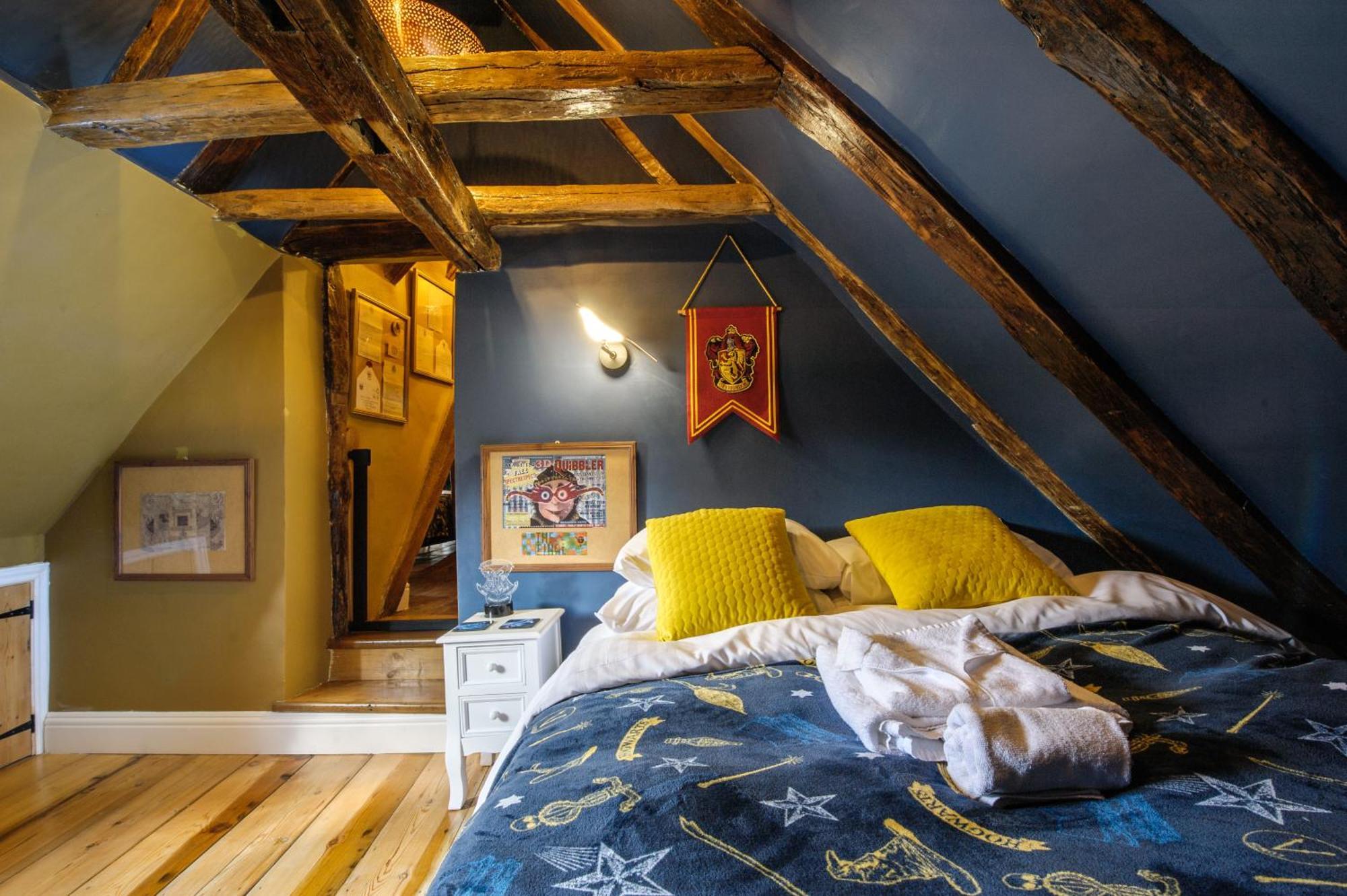 Huge Deluxe 600 Year Old Essex Manor, Hot Tub, Cinema Room, Sky Tv แซฟฟรอนวอลเดน ภายนอก รูปภาพ